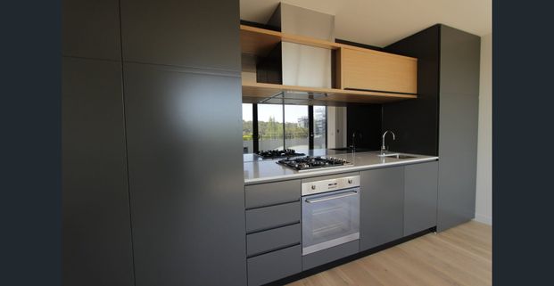 Double balconies on Burnley Street - Photo 1