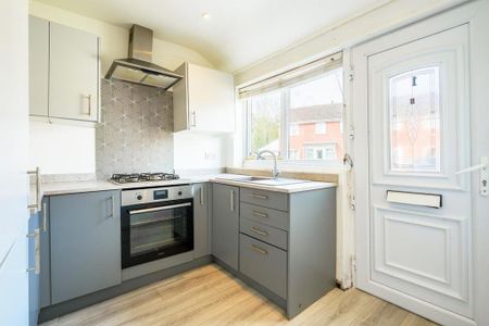 2 bedroom end of terrace house to rent - Photo 4