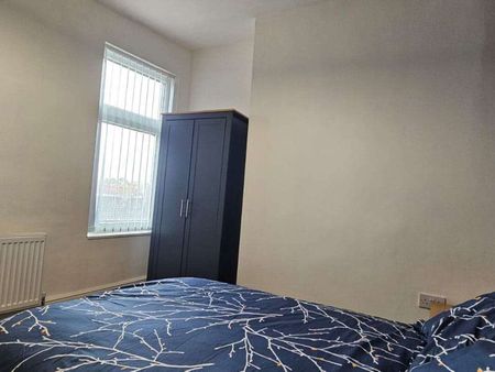Newly Refurbished 4-Bed House Share In L21! Room 3 - Photo 2