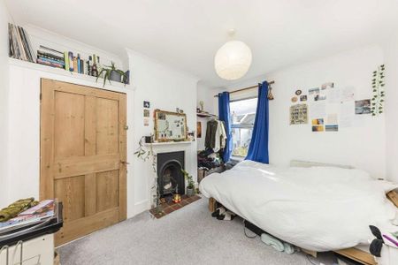 4 bedroom terraced house to rent - Photo 5