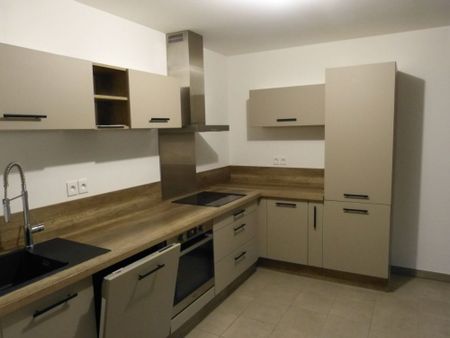 A LOUER : APPARTEMENT TYPE 3 EN RDC AVEC JARDIN ET PARKING • Réf GI-JB-G0411 - Photo 4