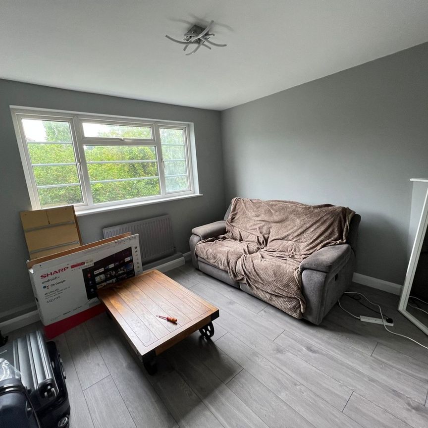 2 Bed Flat, College Road, HA3 - Photo 1