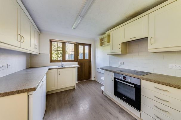 4 bedroom semi-detached house to rent - Photo 1