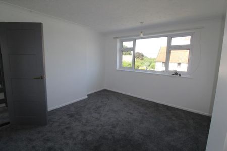 4 bedroom semi-detached house to rent - Photo 3