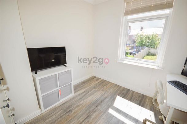 3 bedroom end of terrace house to rent - Photo 1