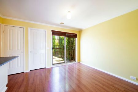 Single Level 3 Bedroom Townhouse - Photo 4