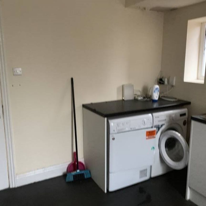 1 bed Studio - To Let - Photo 1