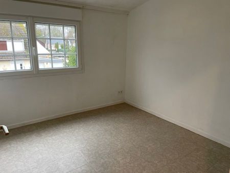 A HOLNON PAVILLON SEMI MITOYEN 3 CHAMBRES JARDIN ET GARAGE - Photo 2