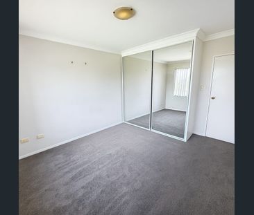 Top Floor 2-Bedroom Unit in a Secure Complex - Photo 2