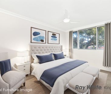 Modern Top-floor Security Apartment - Photo 3