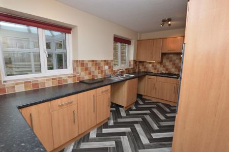 4 bedroom detached house to rent - Photo 5