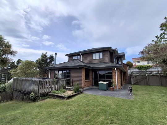 Sunny Family Home in Churton Park - Photo 1