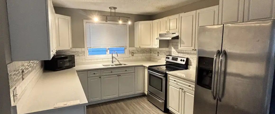 Cozy 2 bed 1 Bath Main floor — 2 Bedrooms Main Floor - Photo 1