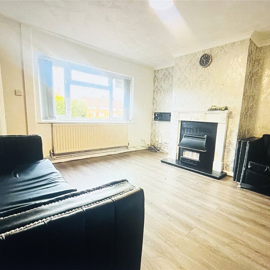 3 bedroom house to rent Scott Hall Road, LS7 - Photo 1