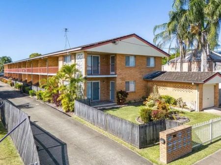 Two Level, Two Bedroom Unit Close to CBD - Photo 5
