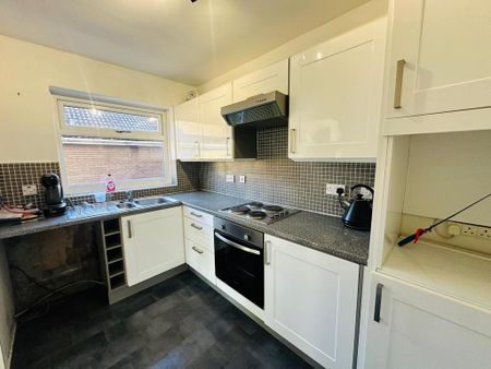 3 bedroom flat to rent - Photo 3