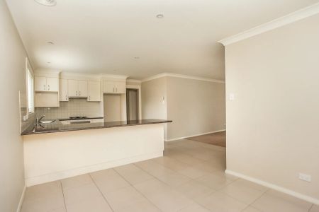 Private Villa in Peaceful Complex – Walk to CBD & Aquatic Centre - Photo 5
