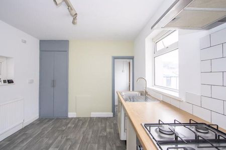 3 bedroom apartment to rent - Photo 5