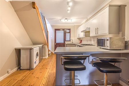 2 bedroom semi-detached house to rent - Photo 5