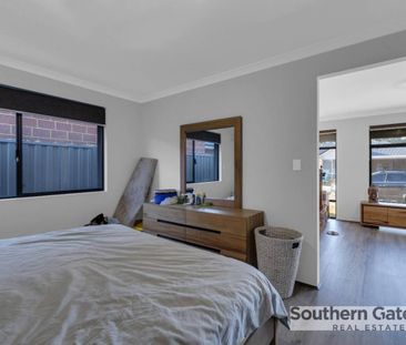 Modern Family Home - Photo 5