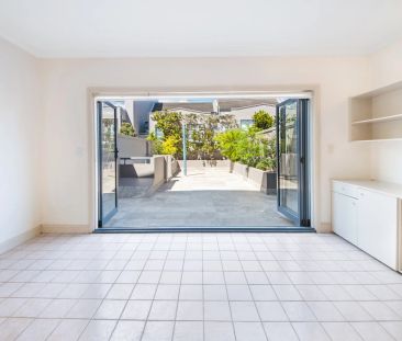 Stylish Terrace-Style Townhouse with Double Garage & Loft Retreat - Photo 3