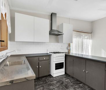 Charming 3-Bedroom Home with Space Comfort & Convenience! - Photo 5