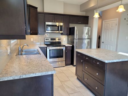 For Lease - 7770 Hanniwell Street, Niagara Falls, Ontario - Photo 2