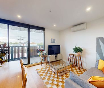 Stylish Urban Living in the Heart of Northcote - Photo 3