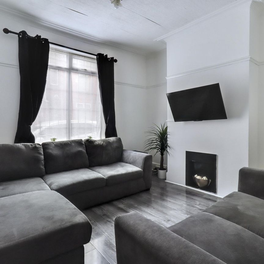 2 bedroom terraced house to rent - Photo 1