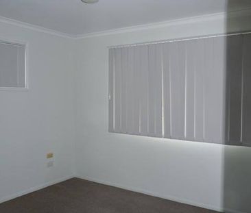 3 BEDROOM TOWNHOUSE WITH LOCK UP GARAGE - Photo 1