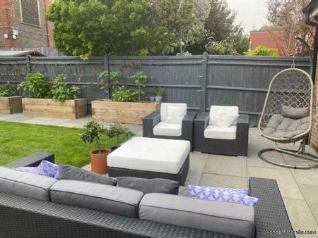 5 bedroom property to rent in Hove - Photo 3