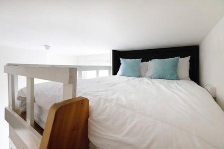 Studio Flat, Church Road, BN3 - Photo 3