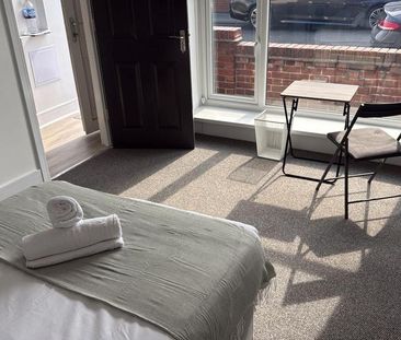 1 bedroom in a house share to rent - Photo 1