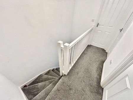 Broome Way, Galley Common, CV10 - Photo 5