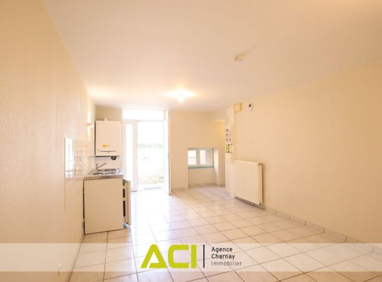 ST ALBAIN – STUDIO DE 33M2 DONNANT SUR COUR - Photo 1