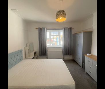 4 Bed Detached House, Culmington Road, W13 - Photo 5