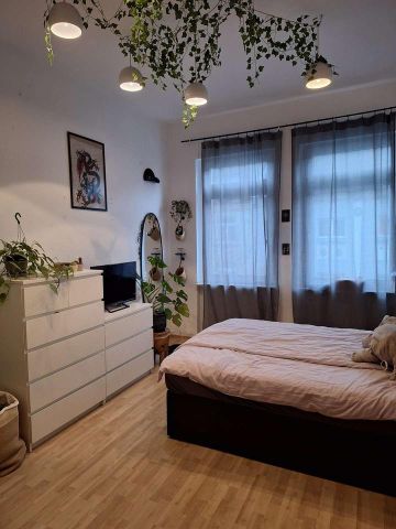 Gepflegte Altbauwohnung – ruhig, lichtdurchflutet, mit Balkon - Photo 2