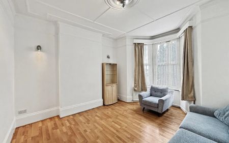 Ground Floor Flat, Essex Park, Finchley, London, N3 - Photo 3
