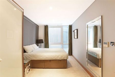 A two bedroom two bathroom apartment on the first floor of this ever popular development opposite Battersea Park. - Photo 4