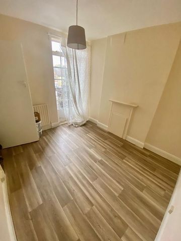 3 bedroom flat to rent - Photo 5