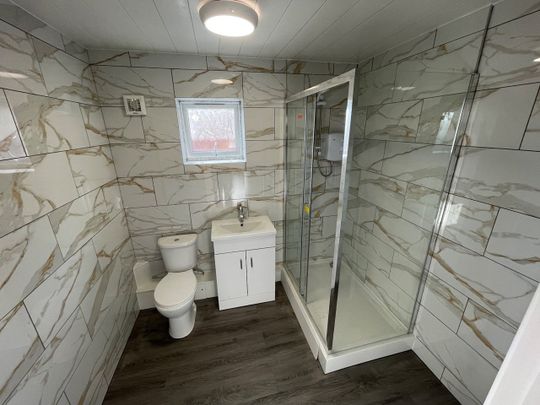 2 Bed Flat, Romsey Road, SO16 - Photo 1