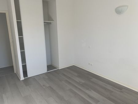 Location Appartement 3 pièces 59m² ST ANDRE DE CUBZAC 33240 - Photo 2