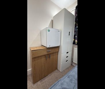 3 Bed Semi-Detached House, Warden Avenue, HA2 - Photo 2