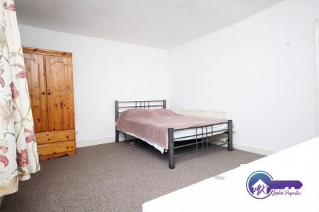 1 Bedroom Room in Flat Share To Rent - Photo 3
