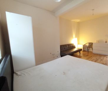 1 Bed Flat, Catford Hill, SE6 - Photo 1