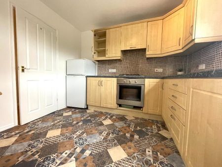 2 Hazeldene Court, Lisburn, BT28 1FP - Photo 2