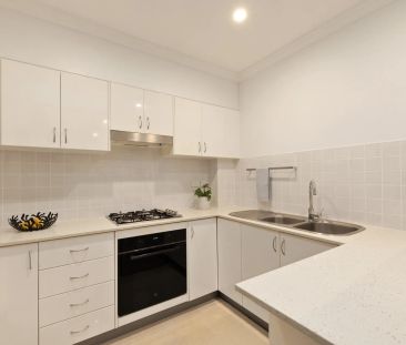 Sleek executive apartment with terrace in a tranquil central cul-de... - Photo 6