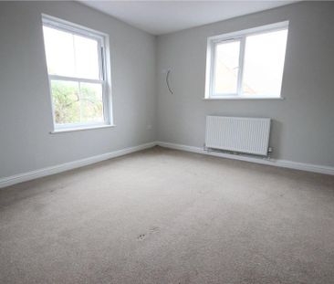 2 bedroom end of terrace house to rent - Photo 3