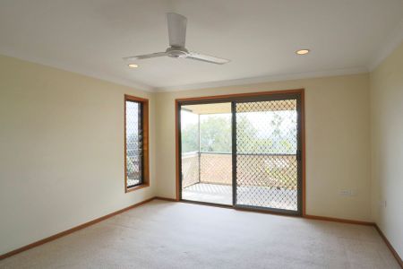 FAMILY HOME WITH DELIGHTFUL VIEWS - Photo 4