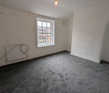 2 bedroom end of terrace house to rent - Photo 4